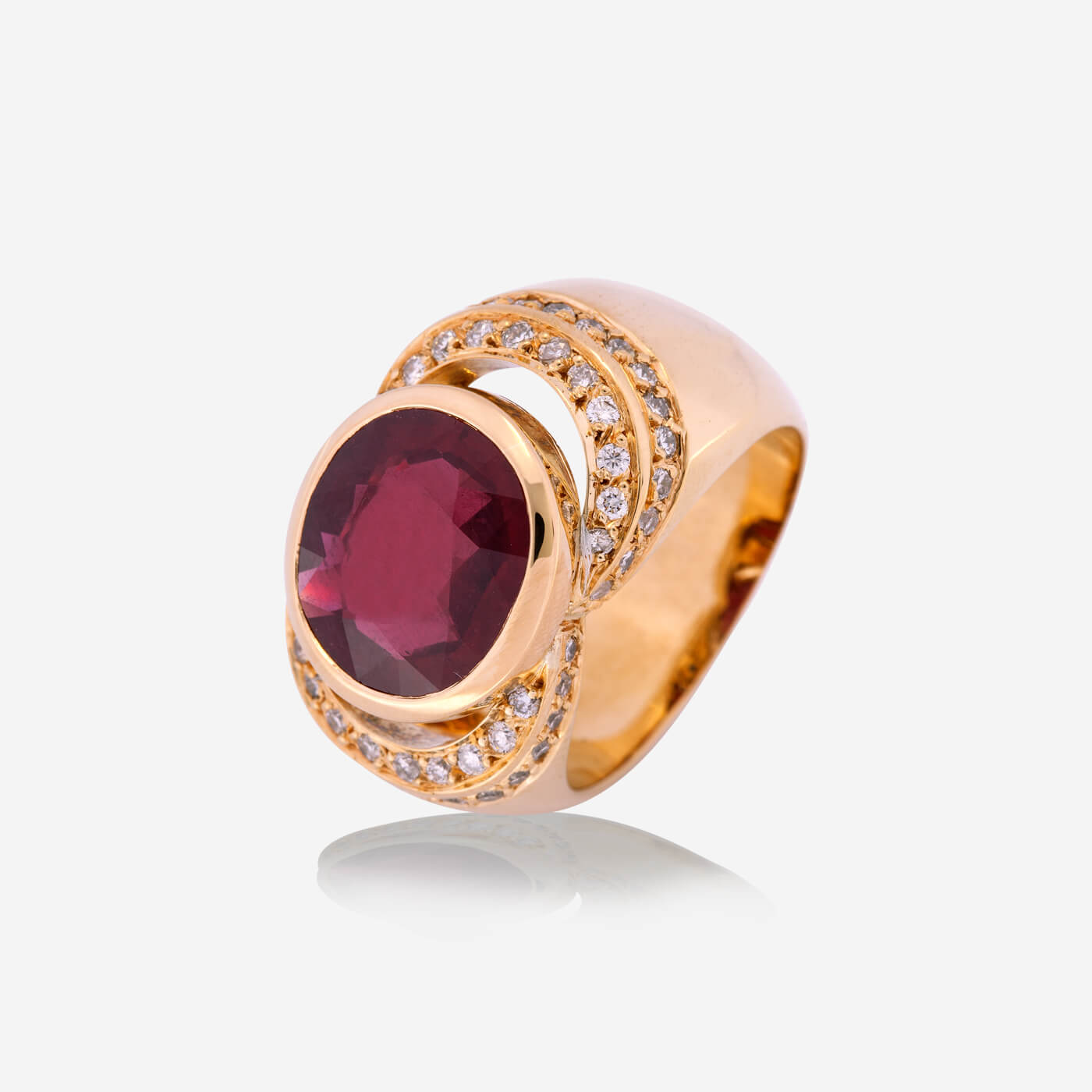 Yellow Gold Oval Ruby With Diamonds Ring - Ref: KY00056