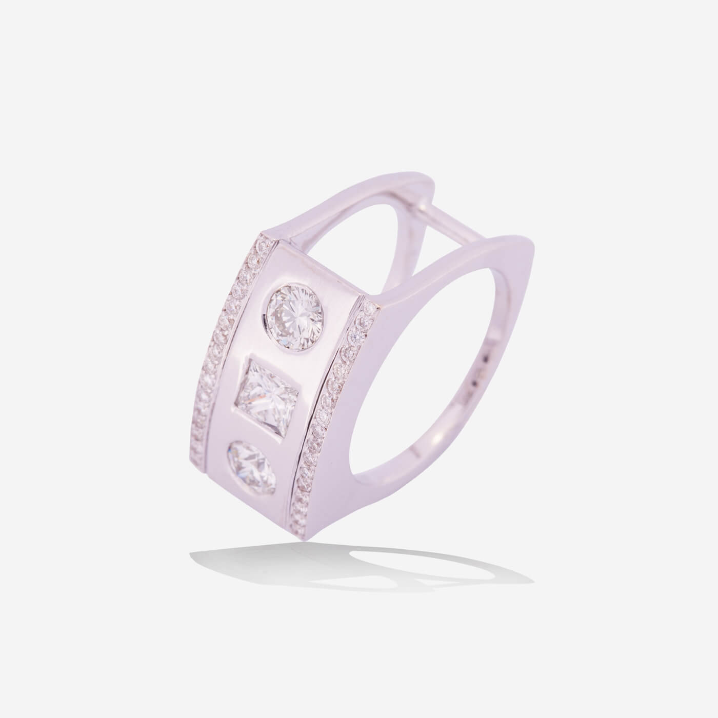 White Gold 2 Rounds With 1 Square on Side Diamonds Ring - Ref: RY04774