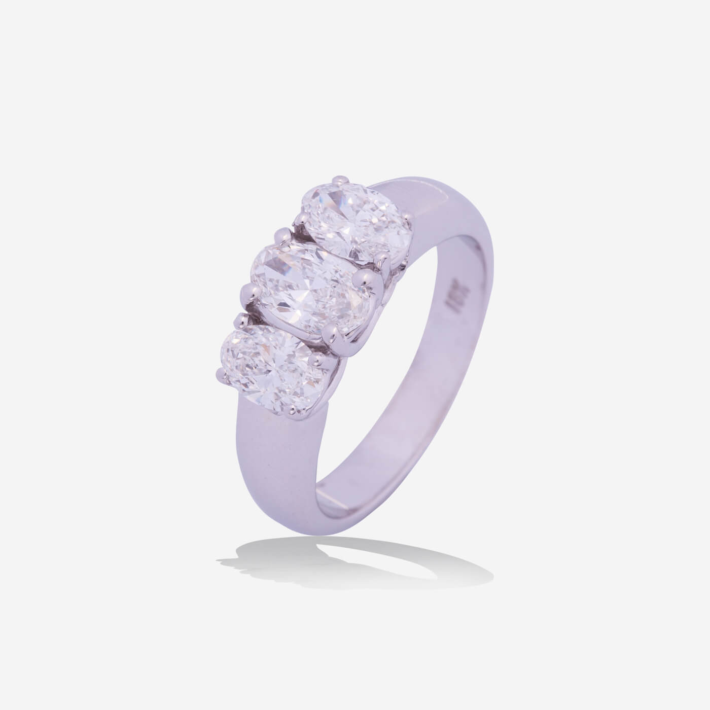 White Gold 3 Oval Diamonds Band Ring - Ref: KY00035