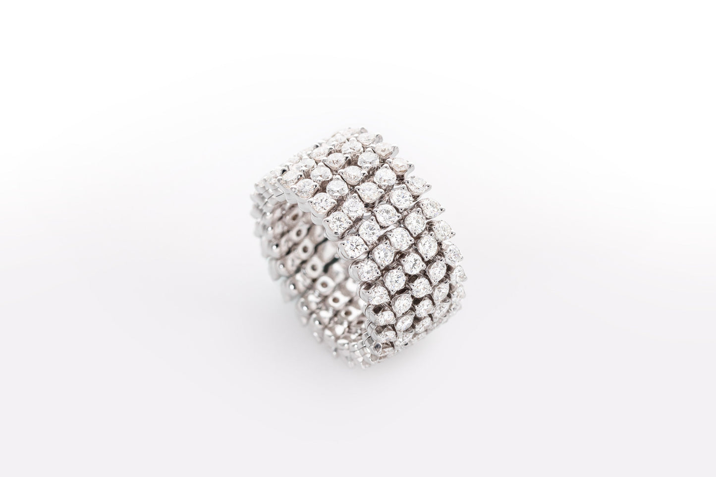 Zoom, Full Round White Diamond White Gold