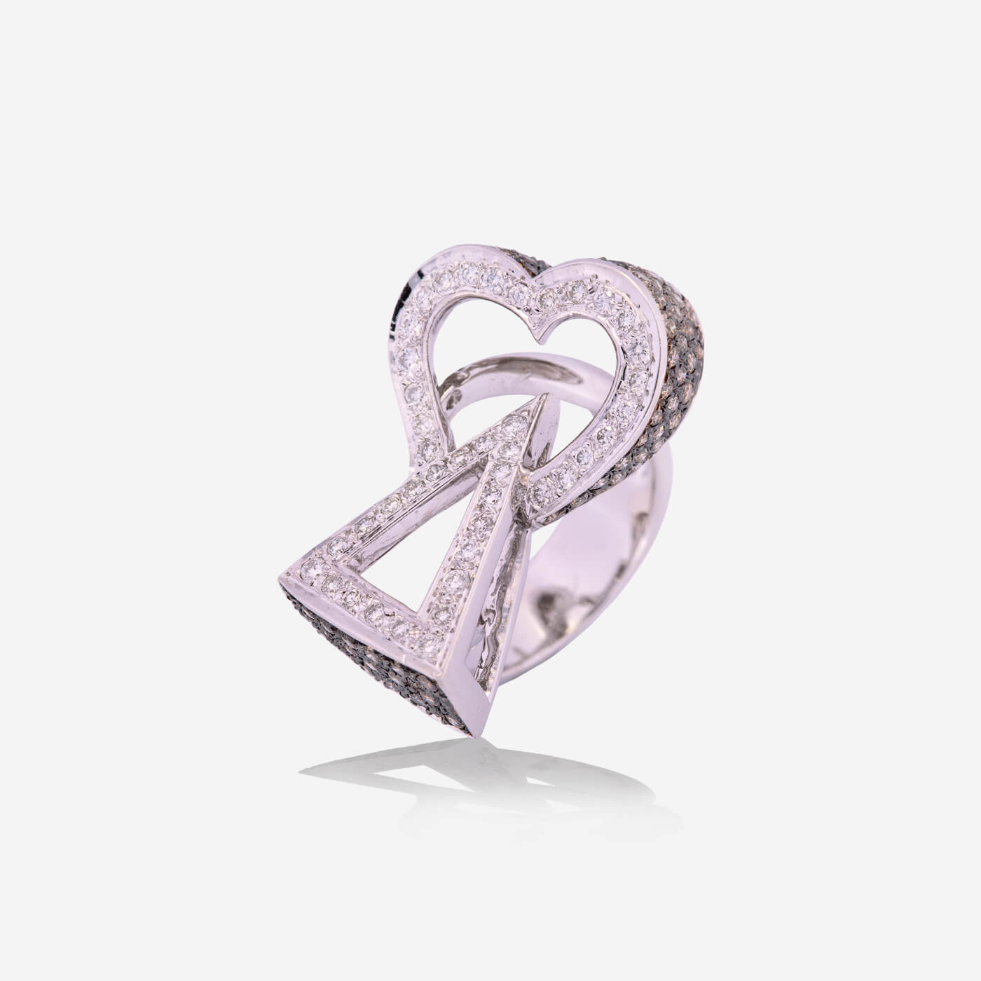 White Gold Heart with Triangle Black & White Diamonds Ring - Ref: Y000586