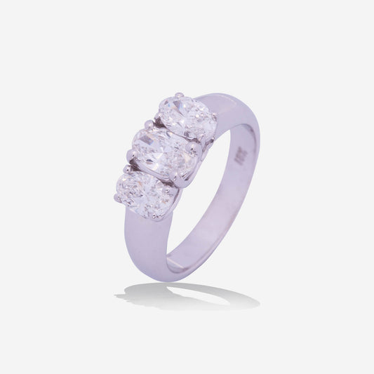 White Gold 3 Oval Diamonds Band Ring - Ref: KY00035